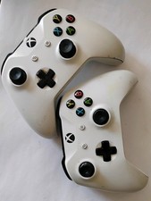 set of 2 Microsoft Xbox Series x/S Wired wireless Controller White untested