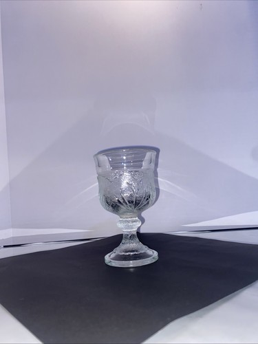 Indiana Glass Pebble Leaf Clear Wine Juice Glass 6 ounce  5 1/8" H - Picture 3 of 4