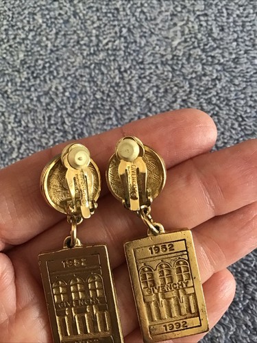 Pendientes de clip vintage Givenchy perlas de imitación 40 aniversario tienda colgante 1992 - Imagen 7 de 12