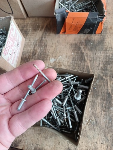 Vintage Pop Rivet Gun And Joblot Of Various Rivets Rawl Plug 3 Size Heads - Picture 9 of 12