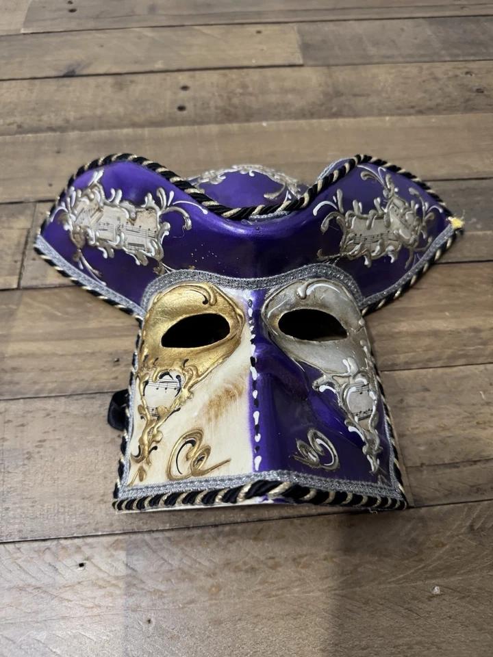 Máscara púrpura pintada a mano Maschera Del Galeone tamaño completo hecha en Italia Venecia Foto 2 de 4