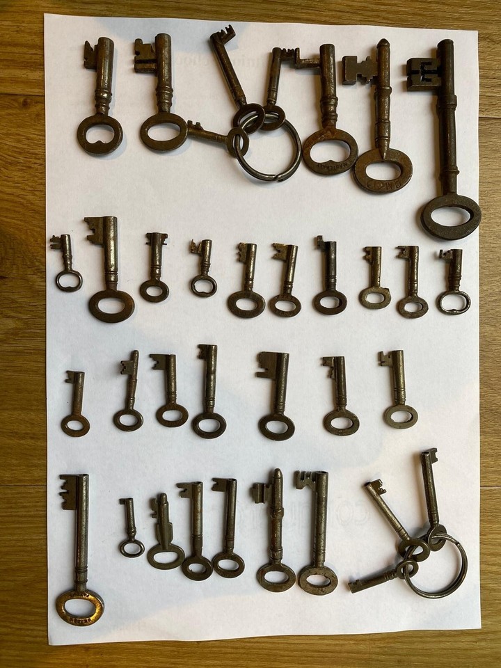 Old vintage assorted keys, 30 large and small keys eBay