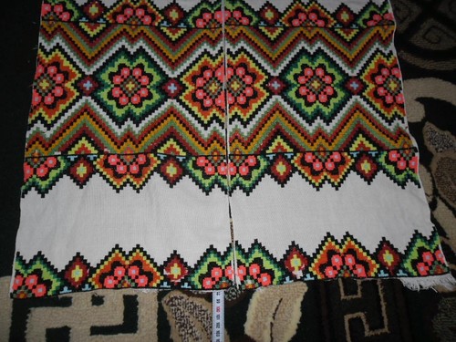 Vintage  Embroidered Ukrainian folk towel rushnik handmade  - Picture 2 of 2