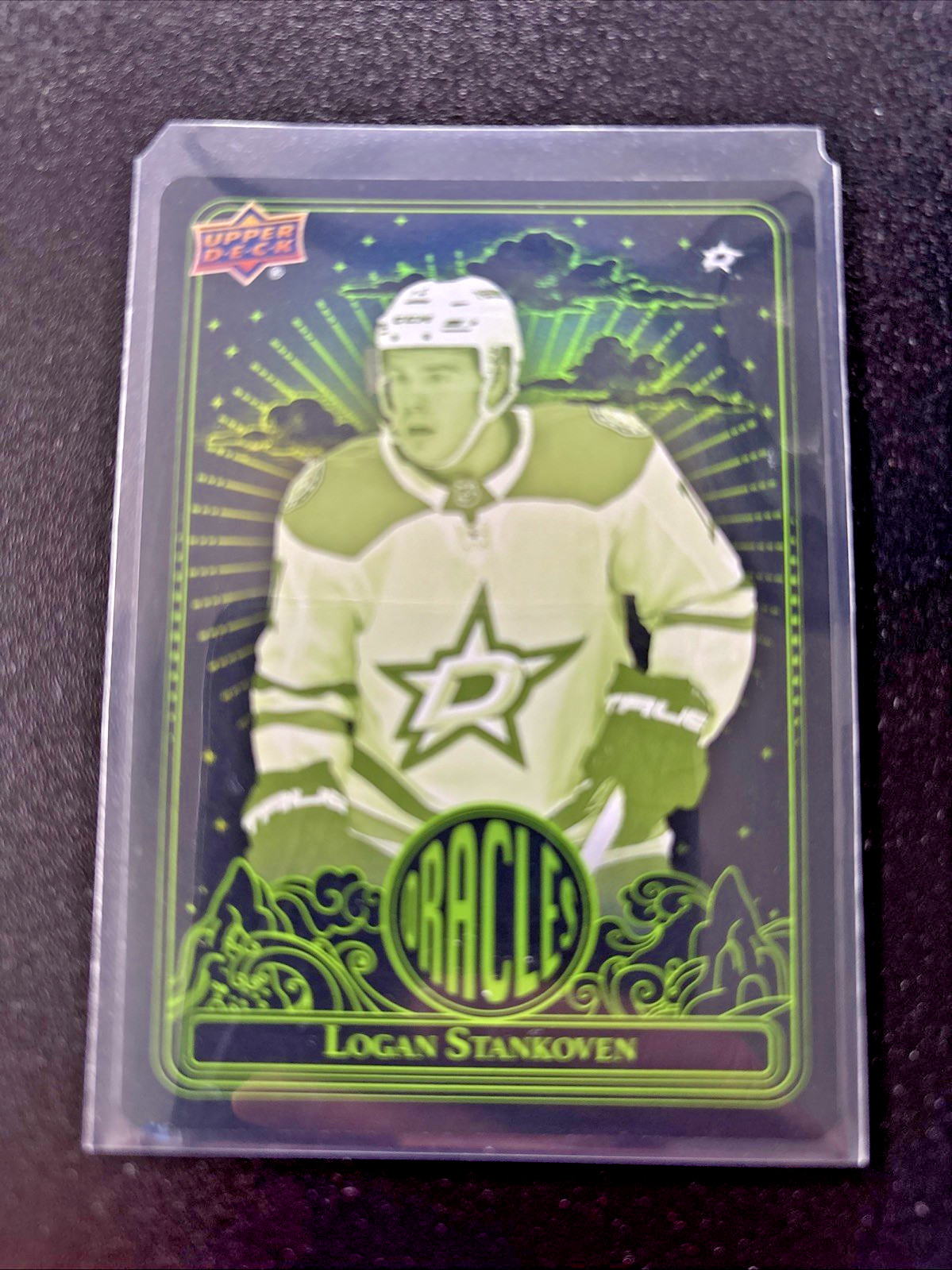 2024-25 UD Extended Oracles GREEN SP Rare Parallel 1:180 #O-49 Logan Stankoven.