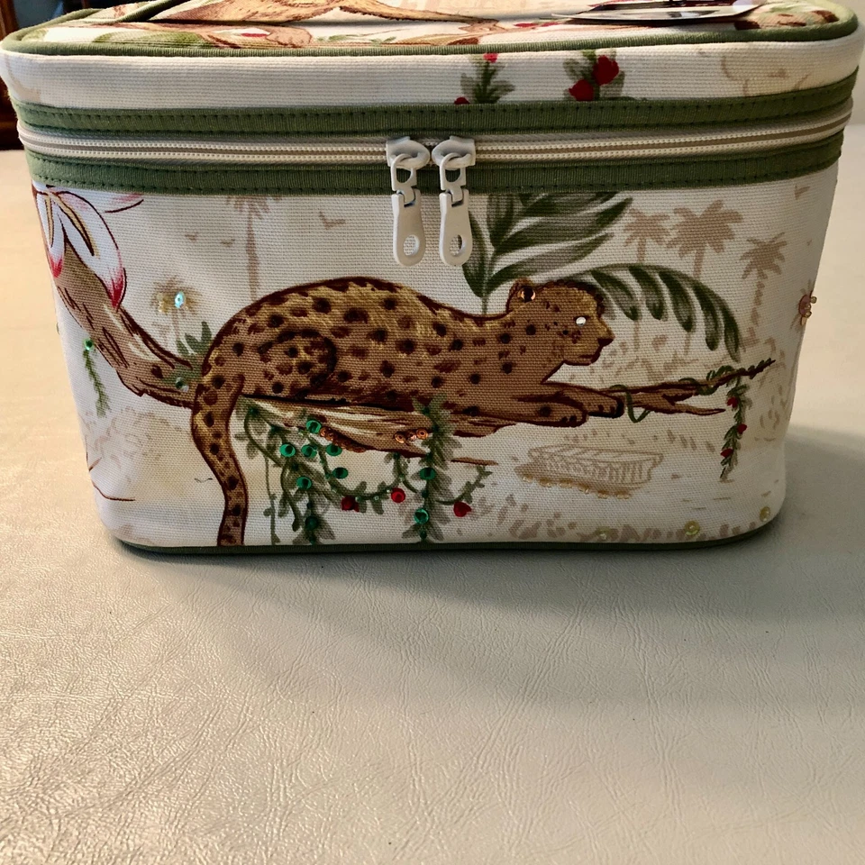 NUEVO BÁSICO Estuche de Viaje Maquillaje Cosmético Ovalado con Cremallera 10 x 7 x 4" Nuevo con Etiquetas Foto 2 de 4