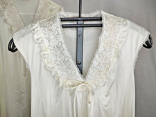 Vintage JC Penney Robe/Nightgown Set Nylon Ivory Embroidered Flowers Lace Sz Med