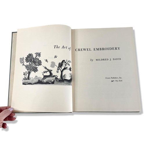 MILDRED J DAVIS  The Art of Crewel Embroidery HC Book 1962 Crown Publishers - Foto 4 di 17