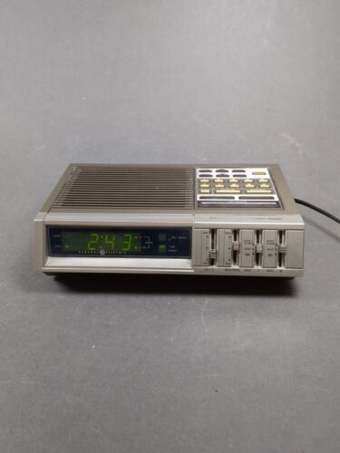 Radio Sveglia Digitale Doppia Vintage GE 7-4875 Small Wonder Grana Legno Funzionante - Foto 3 di 24