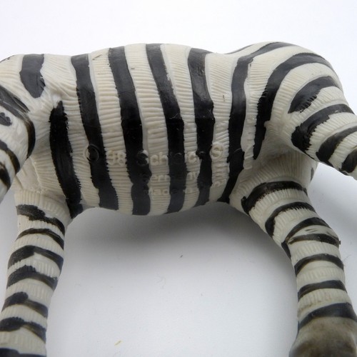 2 SCHLEICH ZEBRA FIGURES: Adult & Foal 1998 RETIRED! - Picture 11 of 23