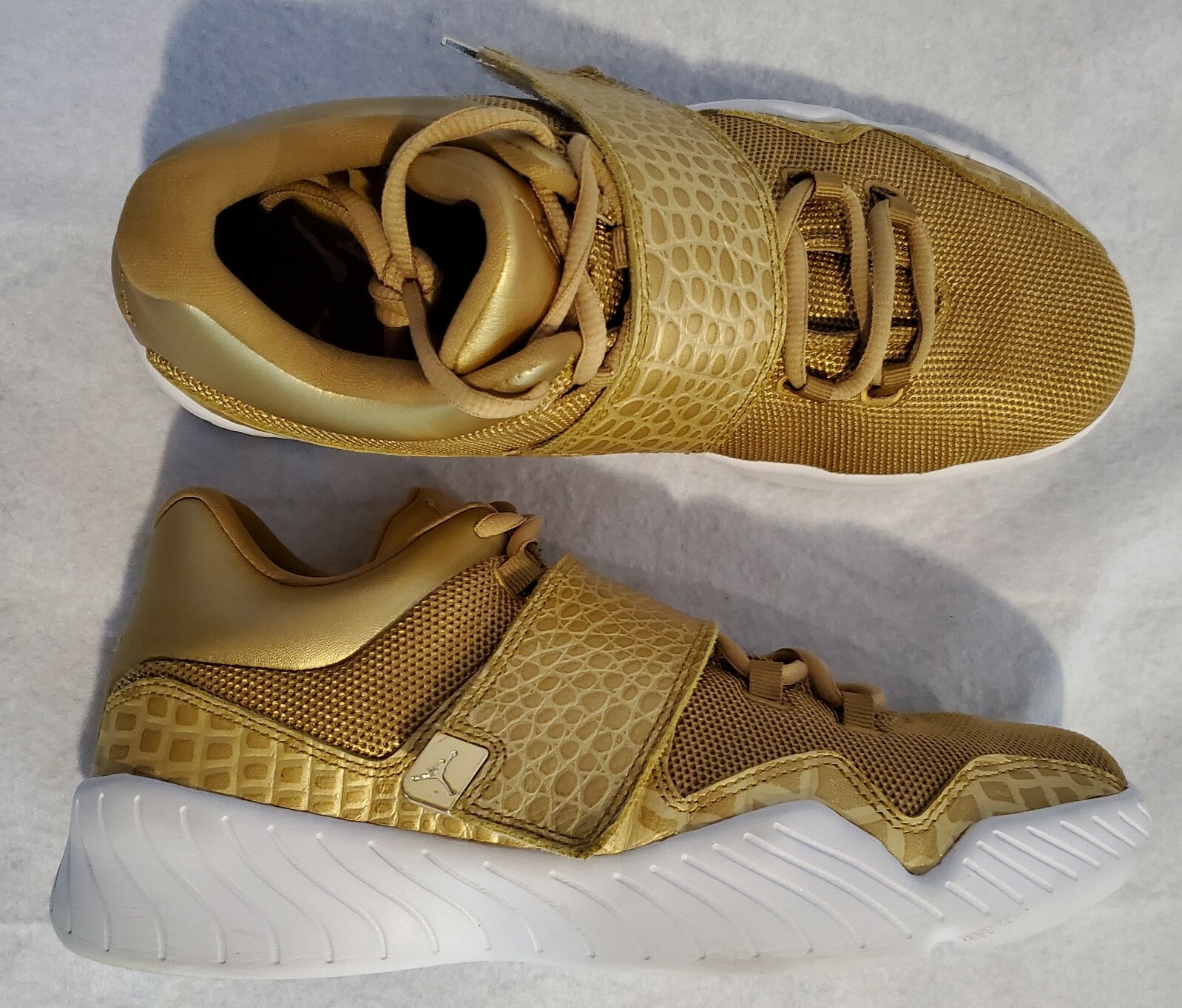 jordan j23 gold