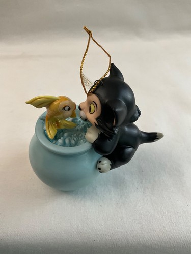 Walt Disney WDCC Pinocchio " Figaro e Cleo " Bacio Perfetto Ornamento COA BOX - Foto 4 di 9
