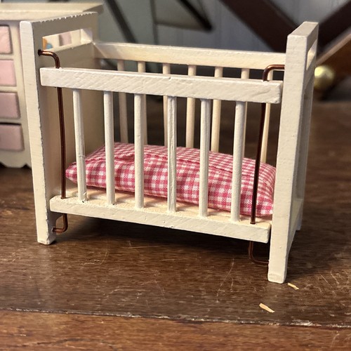 VTG LOT BABY NURSERY Pink White Wood Doll House Furniture Crib Playpen Chair Etc - Picture 5 of 14