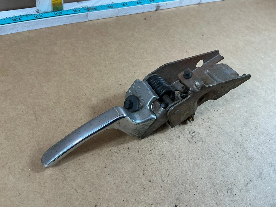 Manija interior de la puerta del lado del pasajero delantero derecho Ford Taurus 1986-1991 OEM Foto 3 de 4