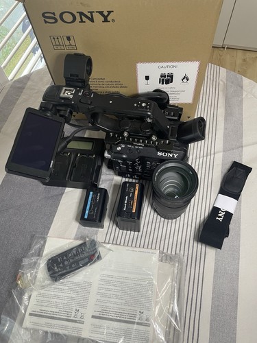 SONY PXW FS5 Mk1 4K ULTRA HD CAMERA FS5k + SELP18105 G LENS - 40x10 usage hours