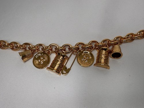 AW23 Moschino Couture Jeremy Scott Gold Nähen mit Pins und Fingerhüte Charms Gürtel - Bild 2 von 9