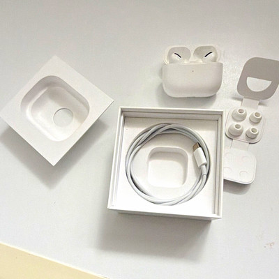 Apple AirPods Pro In-Ear Kopfhörer weiß kabellos mit USB-C Ladecase & Zubehör