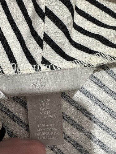 H&M Women’s M Black White Chevron Cap Sleeve Striped Blouse - Picture 5 of 6