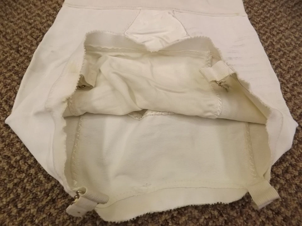 Deadstock De Colección Años 50 NUEVA Faja Inferior Abierta con Ligas Medias S 25/26 Goma Foto 4 de 4