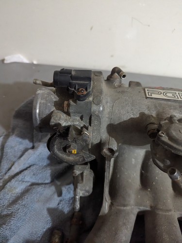 90-93 Acura Integra oem Intake manifold assembly DA9 B18A1 B18A W/THROTTLE - Picture 8 of 13