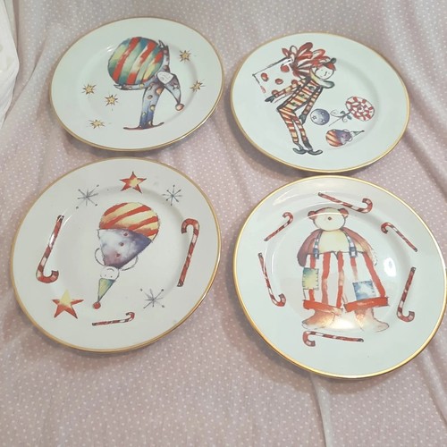 Rosanna Christmas Theme Gold Trim Plates Set of 4 - Picture 9 of 16