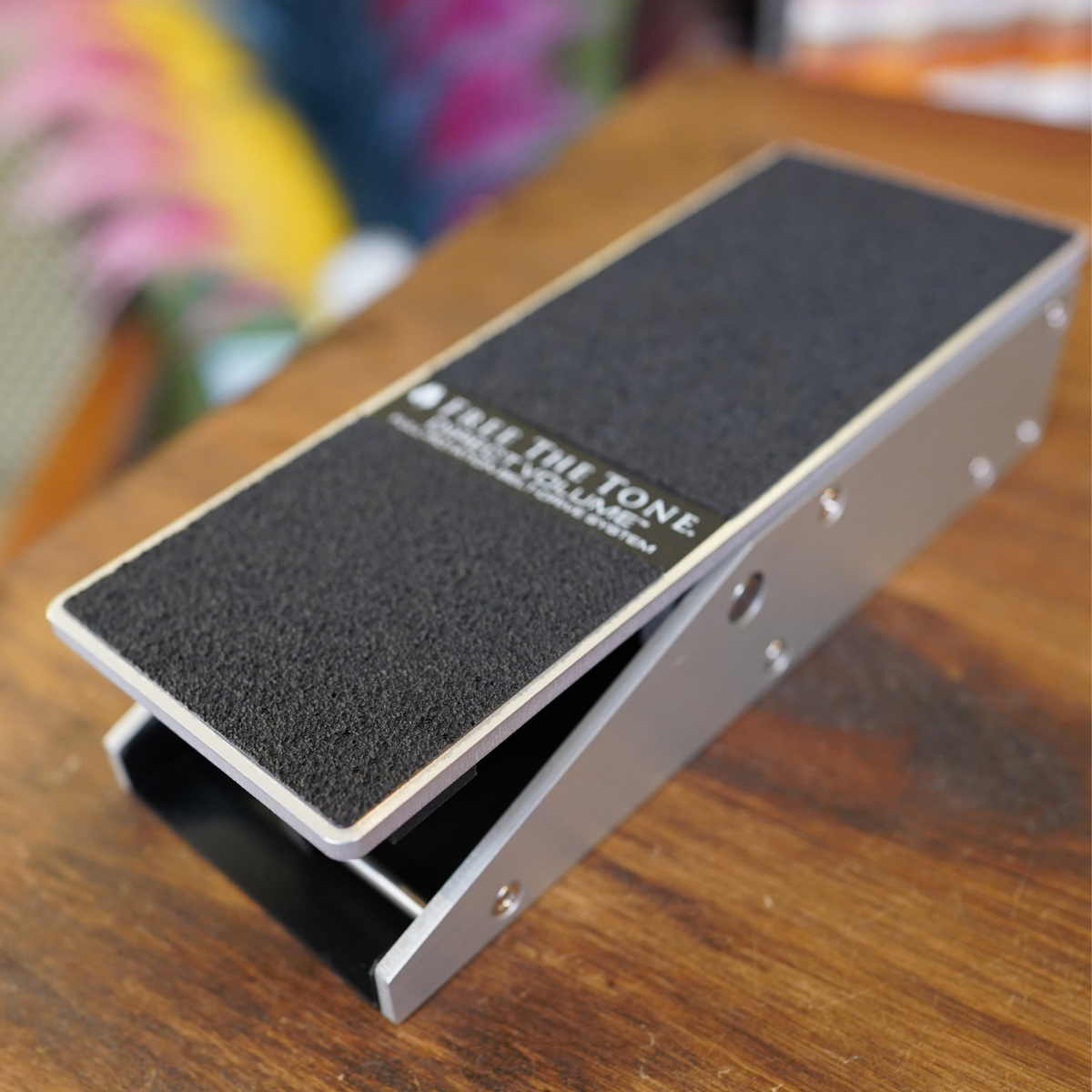 最終価格： FREE THE TONE VOLUME PEDAL DVL-1H Free The Tone DVL-1H Direct Volume Pedal - YouTube