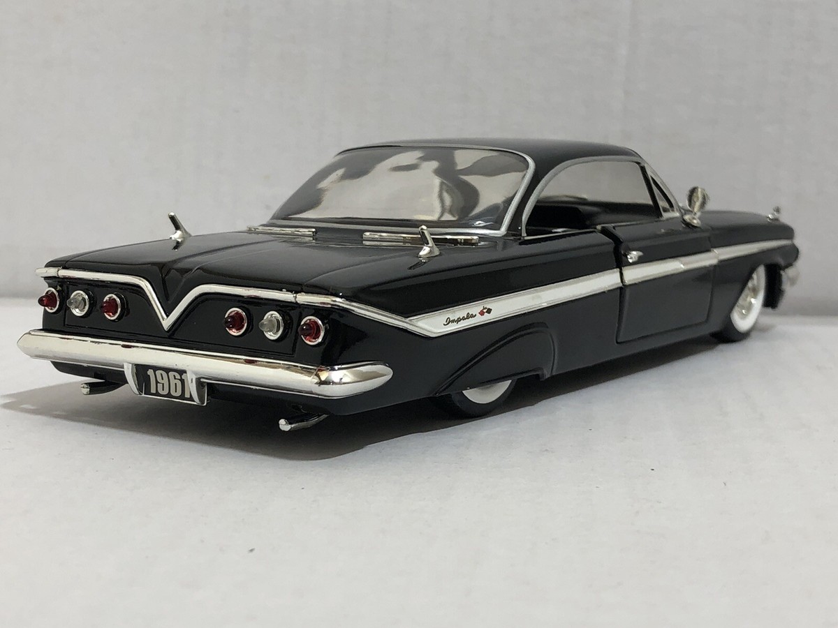 JADA SHOWROOM FLOOR 1961 CHEVY IMPALA BLACK 1:24 DIECAST