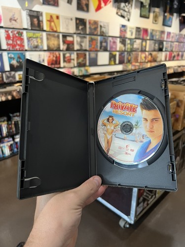 Private Resort DVD (1985) Johnny Depp/Rob Morrow/Hector Elizondo 80s Movie - Bild 3 von 3