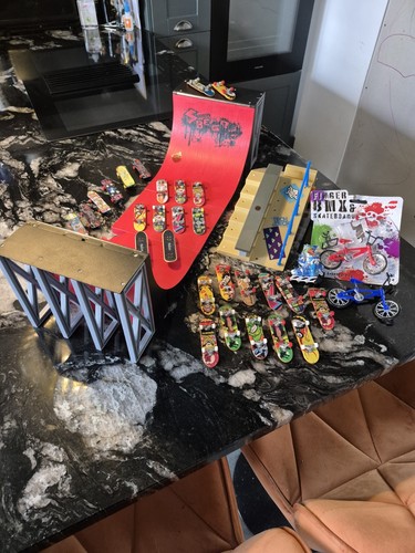Sbego Finger Skateboard Halfpipe und Rail + 29 Skateboards
