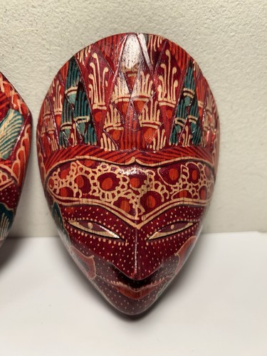 "Juego de 2 máscaras indonesias Bali Wood Batik de 5""" - Imagen 2 de 9
