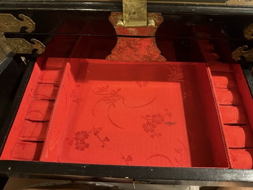 Asiatischer Schwarz Lack MOP Geisha Vintage Rot Seide Gefüttert Schmuckkästchen - Bild 10 von 16