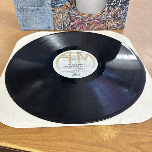 THE TUBES - T.R.A.S.H. LP ~ 1981 A&M Sp-3244 ~ VG+ ~ SIGNED BY PRARIE PRINCE - Picture 6 of 7