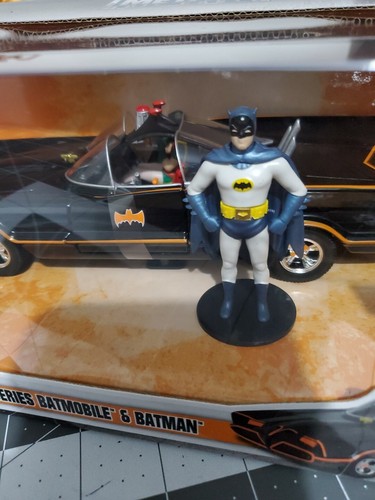 Jada Toys 1/24 Scale Classic TV Series 1966 Batmobile & Batman (98259) - Picture 2 of 8