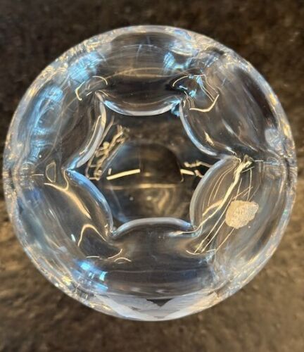 Kosta Boda Etched Bird Glass Vase by Vicke Lindstrand Signed 3.75" Tall 23322 - Picture 4 of 5