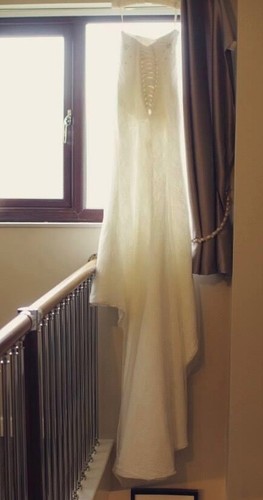 Elegant Lace Ivory/ White Wedding Dress, worn once good condition - Picture 4 of 10