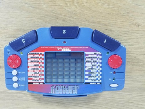 Consola de juegos electrónica portátil Jeopardy Tiger 1995 con 2 cartuchos - 1 NUEVO - Imagen 2 de 7
