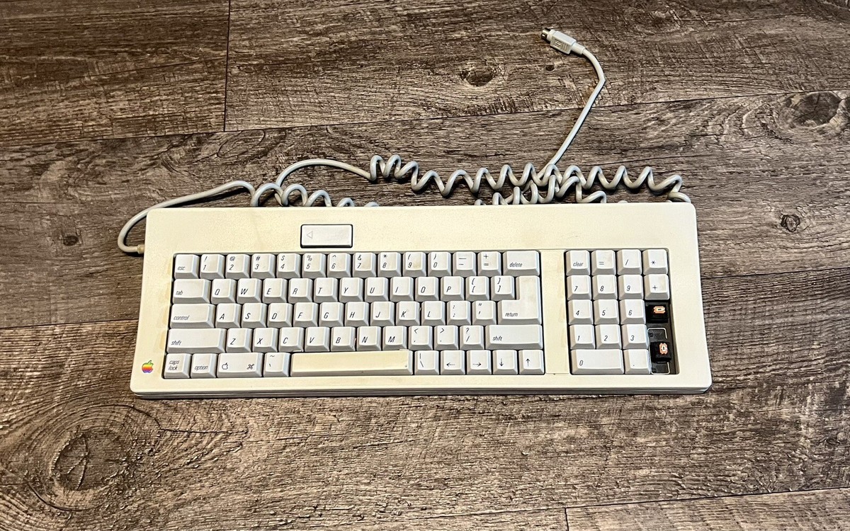 Rare Original Macintosh SE M5011 w/ Keyboard, Modem, Hard