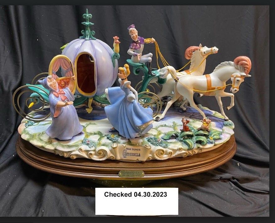 LZD-65 Cinderella with Coach Capodimonte Laurenz Disney C.O.A.