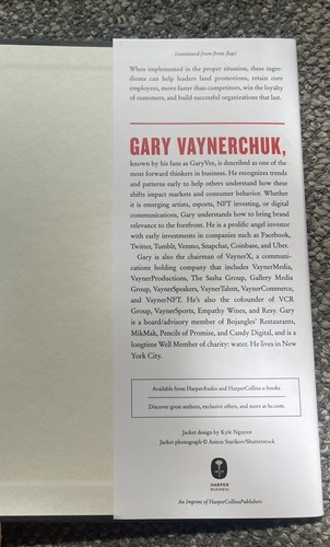 Gary Vaynerchuk: Doce libros y medio NYT autor más vendido copia autografiada - Imagen 4 de 8