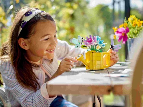 LEGO 31149 Creator 3-in-1 Gießkanne mit Blumen, 2 Vögel oder Gummistiefel - Bild 10 von 12