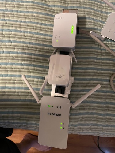 5 Netgear wifi extenders 1 TP-LINK TP-WA855re, 1 D-LINK DAP-1620 Extender - Afbeelding 2 van 9