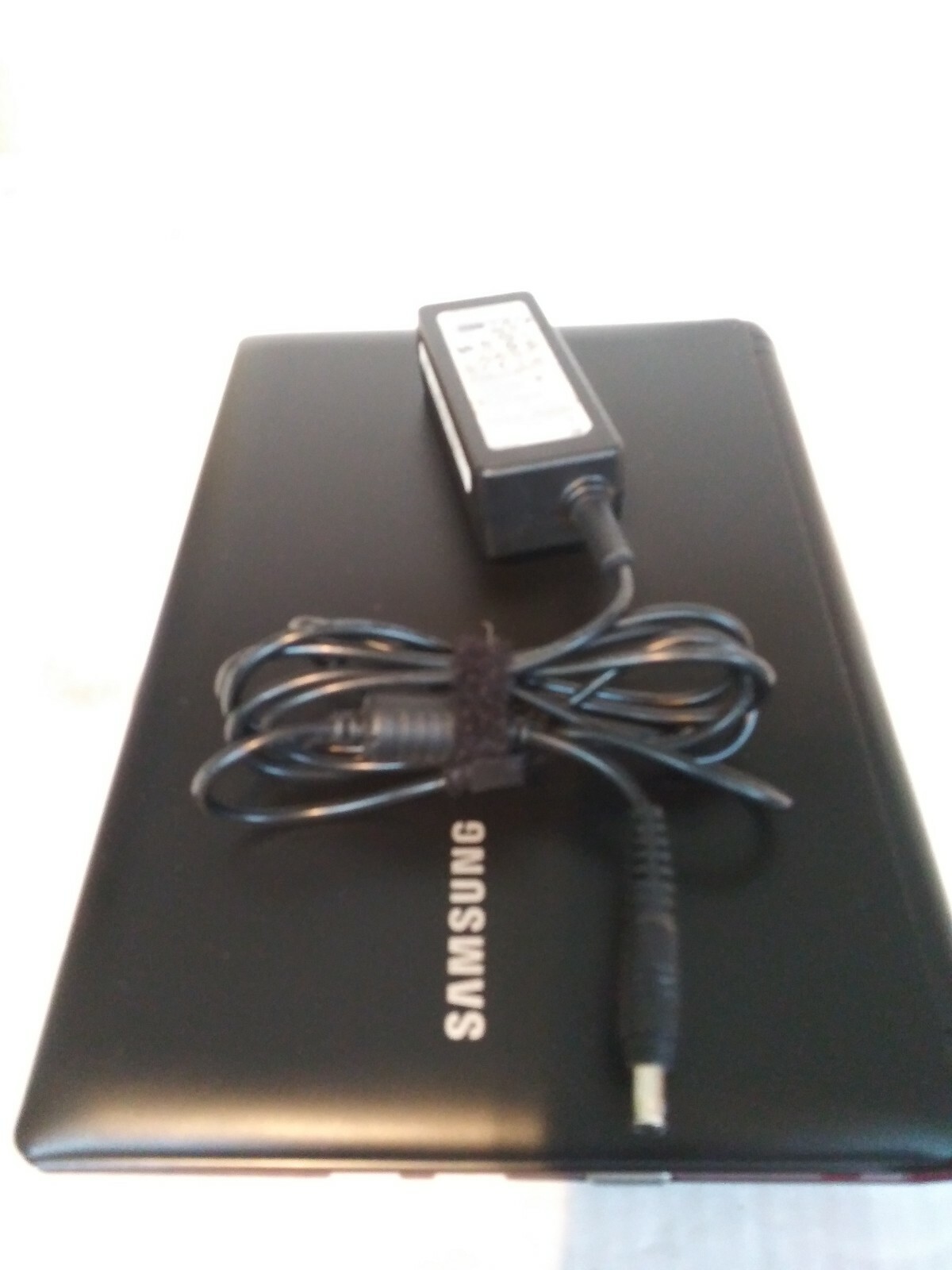 Samsung N145 Plus 10.1in., Intel Atom, 1.66GHz Netbook - Black -..for parts. - Picture 10 of 12