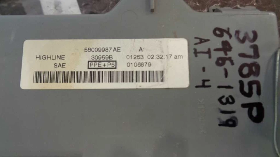 02-03 MÓDULO UNIDAD RELÉ CAJA FUSIBLES LIBERTY RAM 2500 56009987AE Foto 3 de 3