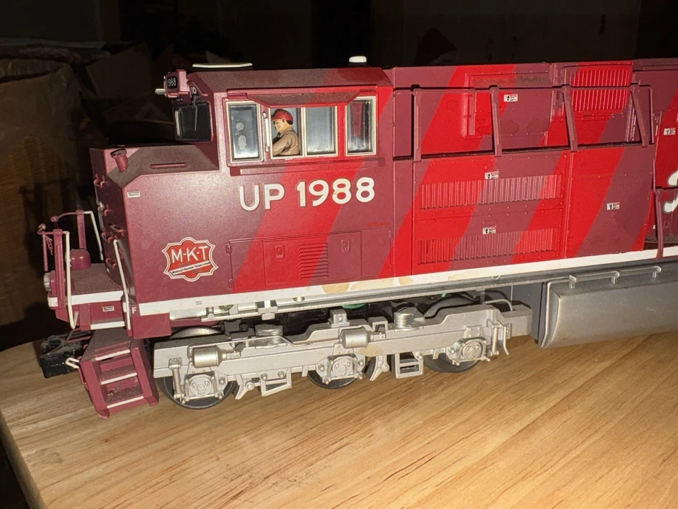 MTH 20-20957-2 MKT Katy UP Heritage SD70ACe  #1988 W/Sound - Image 2 of 4