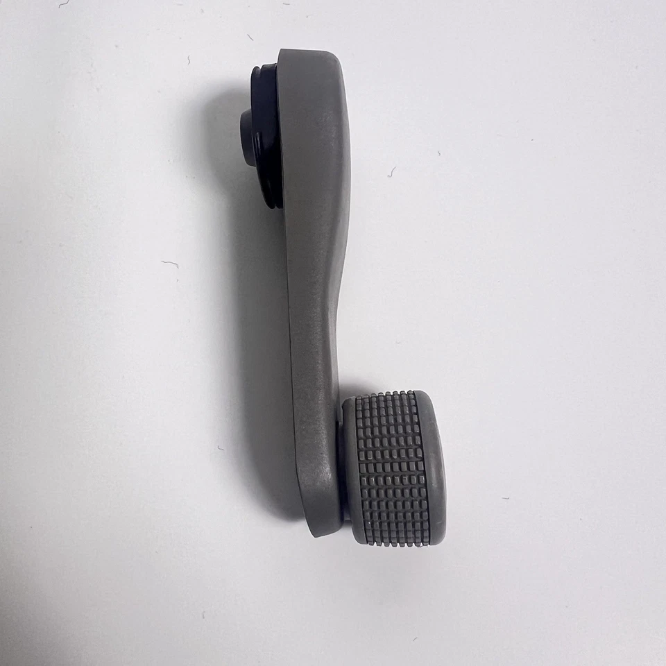 98-02 大众甲壳虫右前窗曲柄手柄手册 1H0837581D — 第 3/4 张图片