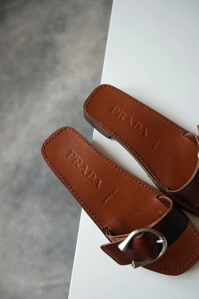 Sandalias de cuero Prada de la década de 2000 marrón US6 Foto 4 de 4