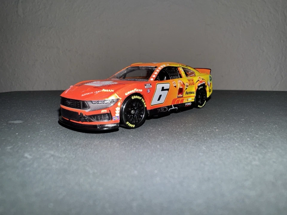 Brad Keselowski 2024 Kings Hawaiian Minions personalizado 1/64 Ford Mustang diecast Foto 2 de 4