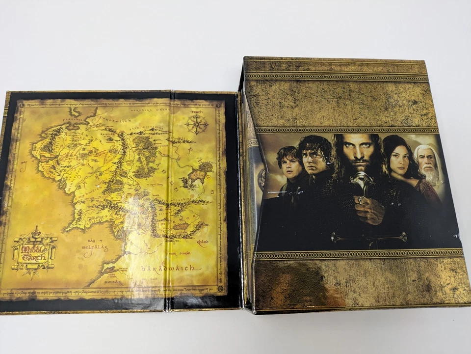 The Lord of the Rings: Extended Trilogy (Blu-ray Disc, 2011, 15-Disc Set) - Image 2 of 4