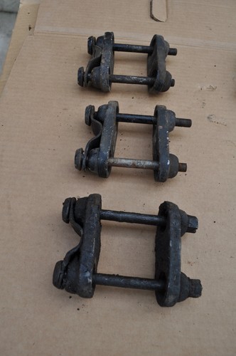 1920's 1930's antique vintage auto  leaf spring shackles group of three - Bild 2 von 3