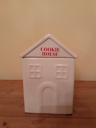 Cookie House White Red Earthenware Cookie Treat Jar Newclassic Enterprise Co. - Picture 2 of 16