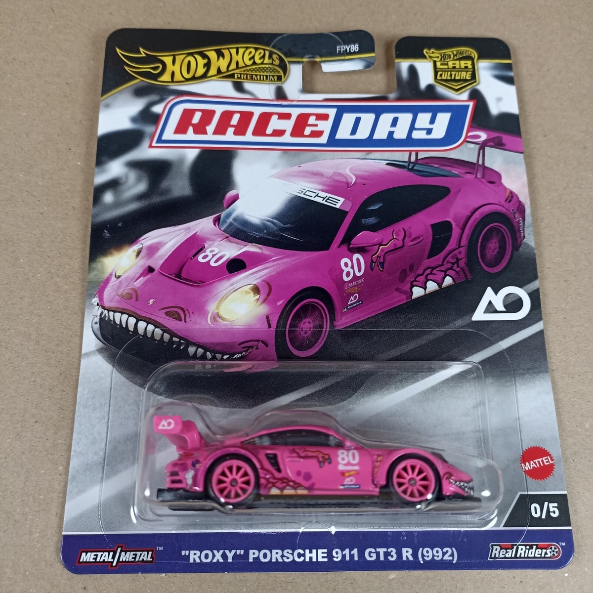 Hot Wheels Race Day Set Roxy + Rexy Porsche 911 GT3 R (992